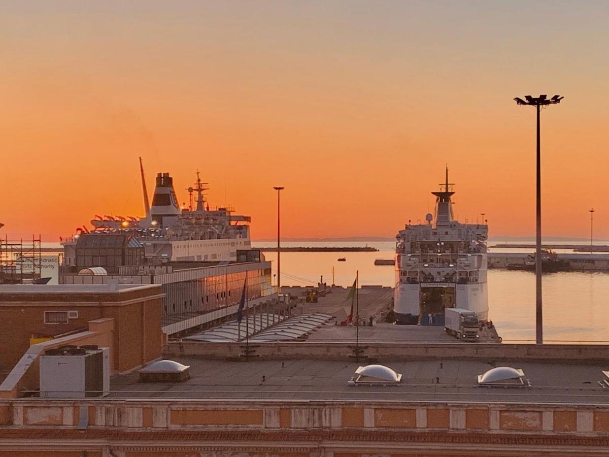 Flavi Hotel Bari Buitenkant foto